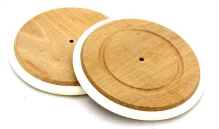 Afbeeldingen van Houten wiel met witte rubber bandje 13,5 cm