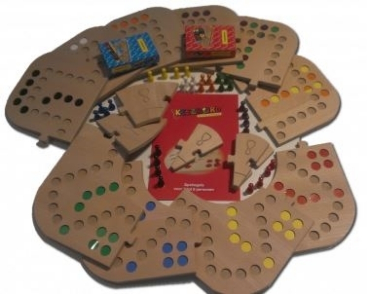 Afbeeldingen van Keez totaalbox-2,4,6 en 8 persoons in  puzzelbord hout