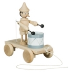 Afbeeldingen van Trekfiguur Pinokkio met trommel blank beukenhout