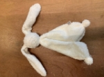 Afbeeldingen van Knuffelhaas Creme katoen badstof met schapenwol vulling Atelier Wittewol