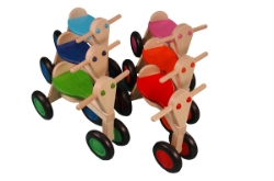 Afbeeldingen van Loopfiets berken hout rood Van Dijk Toys vierwieler kinderfiets