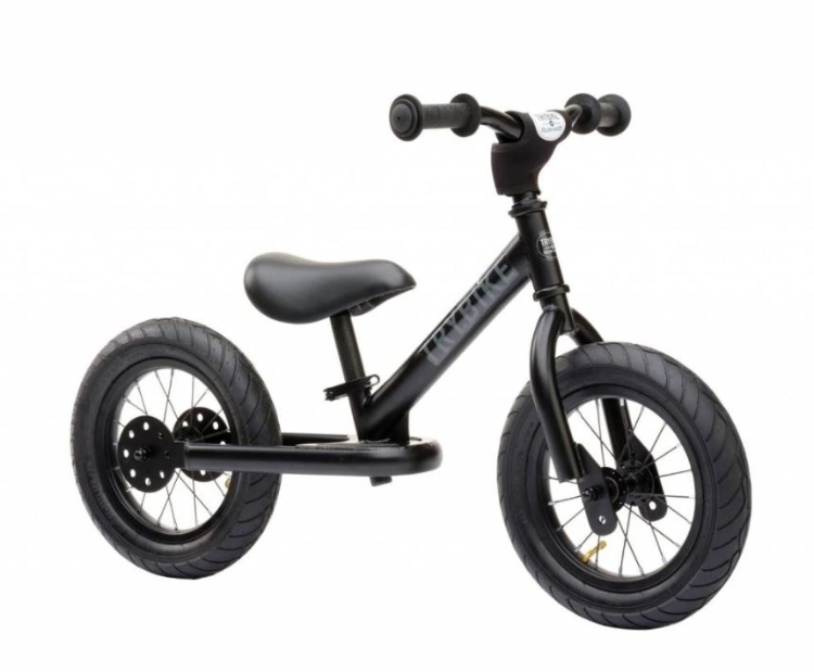 Trybike Steel 2-in-1 loopfiets All Black Edition met luchtbanden, verstelbaar zadel en stalen frame – geschikt voor kinderen van 15 maanden tot 6 jaar.