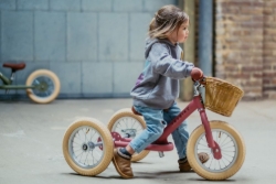Trybike Steel 2-in-1 loopfiets Vintage Roze met luchtbanden, verstelbaar zadel en stalen frame – geschikt voor kinderen van 15 maanden tot 6 jaar.