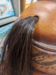 Bild von Antiek Houten Hobbelpaard met Gietijzeren Wielen – 83 cm hoog – Ca. 1910