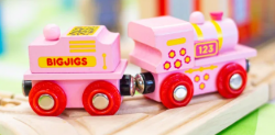 Bigjigs roze locomotief met kolentender houten treinbaan BJ-BJ412 3