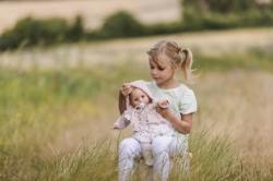Schildkröt - Baby Amy Roze – Babypop roze met slaapogen en speen – vanaf 3 jaar